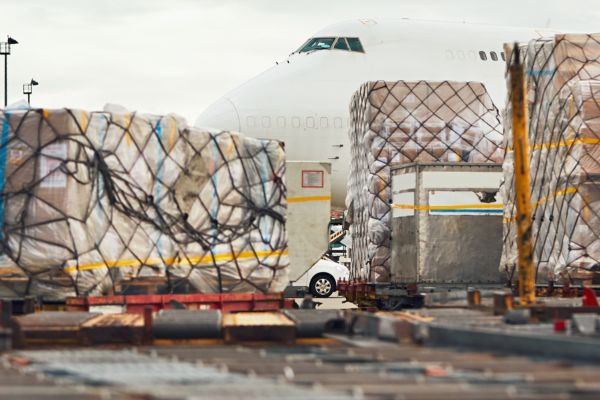 Illustration of the Pharma.Aero Industry Opinion Paper on dual-temperature acceptance in pharmaceutical air cargo.