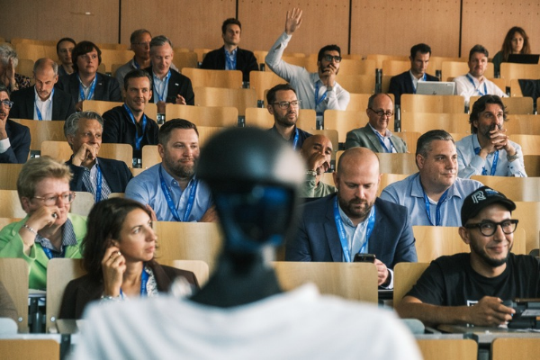 Participants attending an interactive session at the Pharma Logistics Masterclass, Pharma.Aero’s executive education programme for pharmaceutical and life sciences logistics professionals.